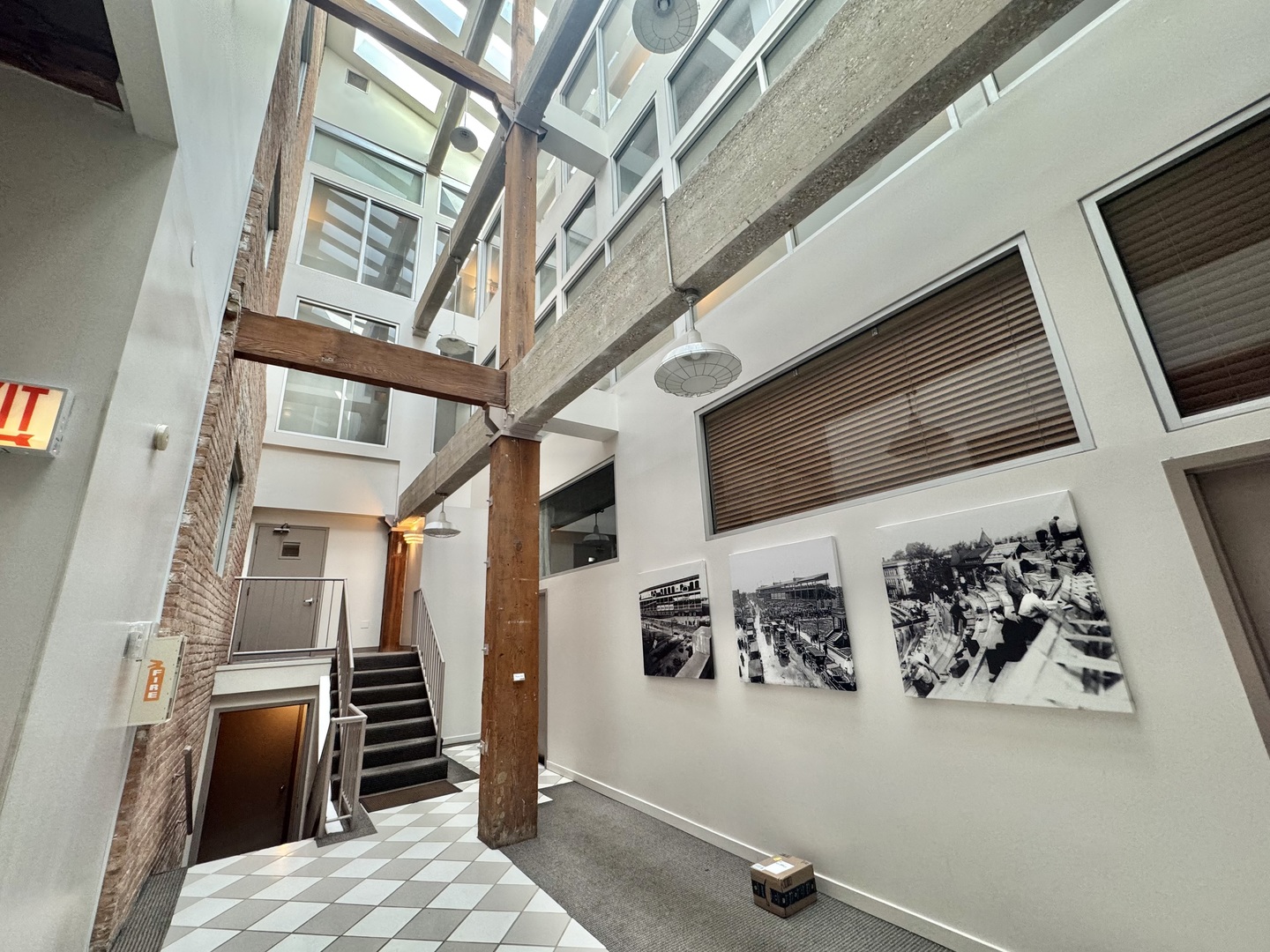 1122 W Newport Avenue #1A, Chicago, IL 60657