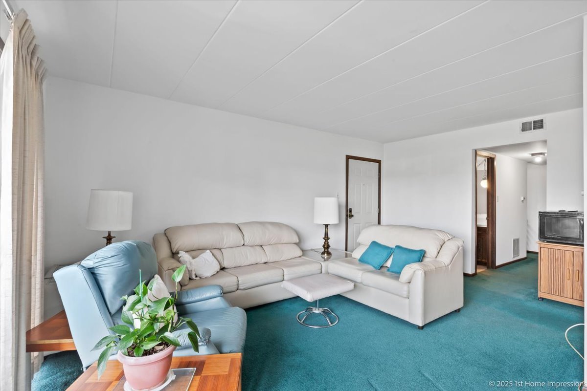5039 Briartree Lane #202, Burbank, IL 60459