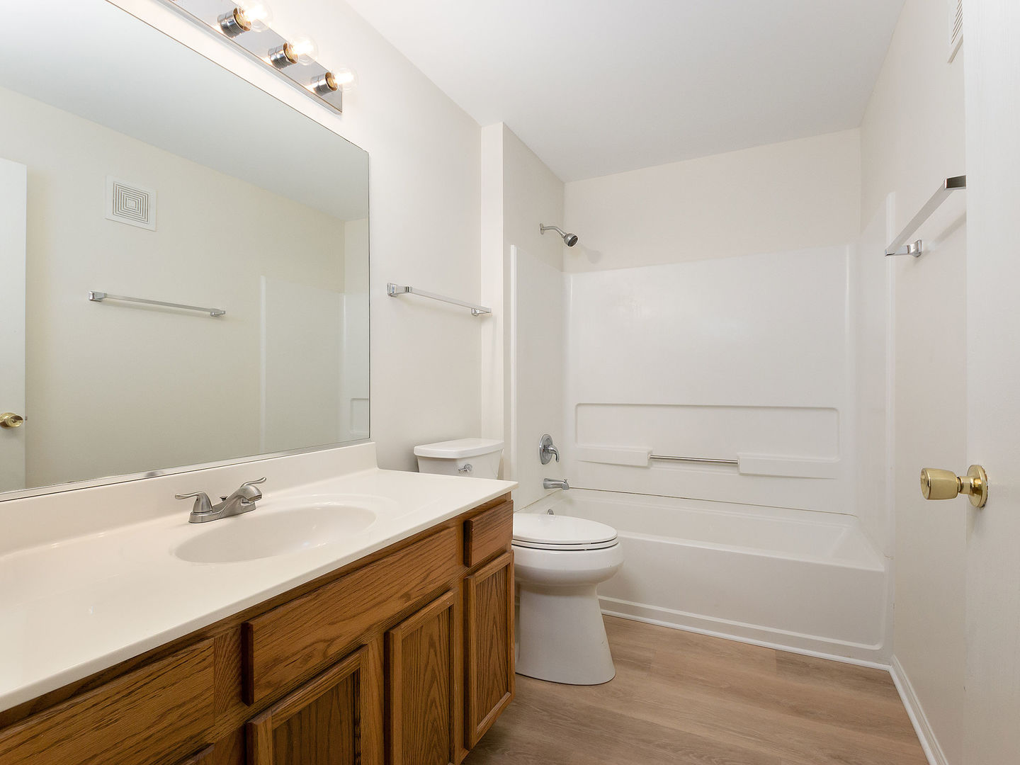 1309 Silverstone Drive #1309, Carpentersville, IL 60110