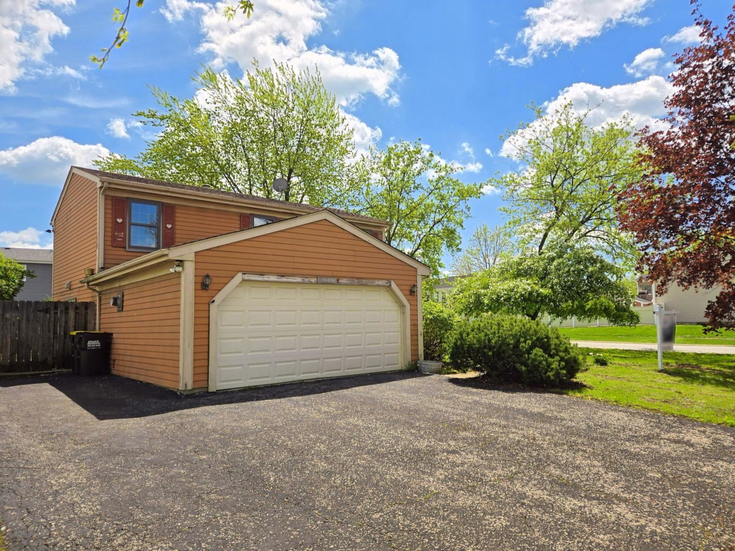 885 Edenwood Drive, Roselle, IL 60172