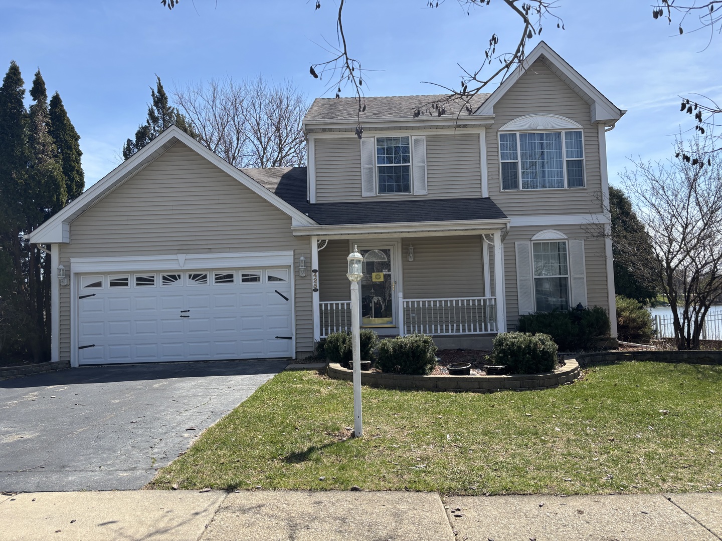 425 Garden Circle, Streamwood, IL 60107