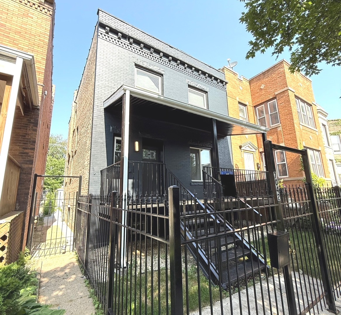 7042 S Eberhart Avenue, Chicago, IL 60637