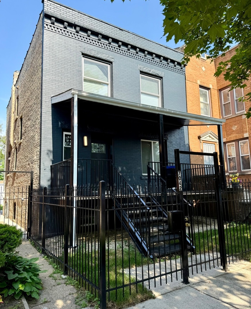 7042 S Eberhart Avenue, Chicago, IL 60637