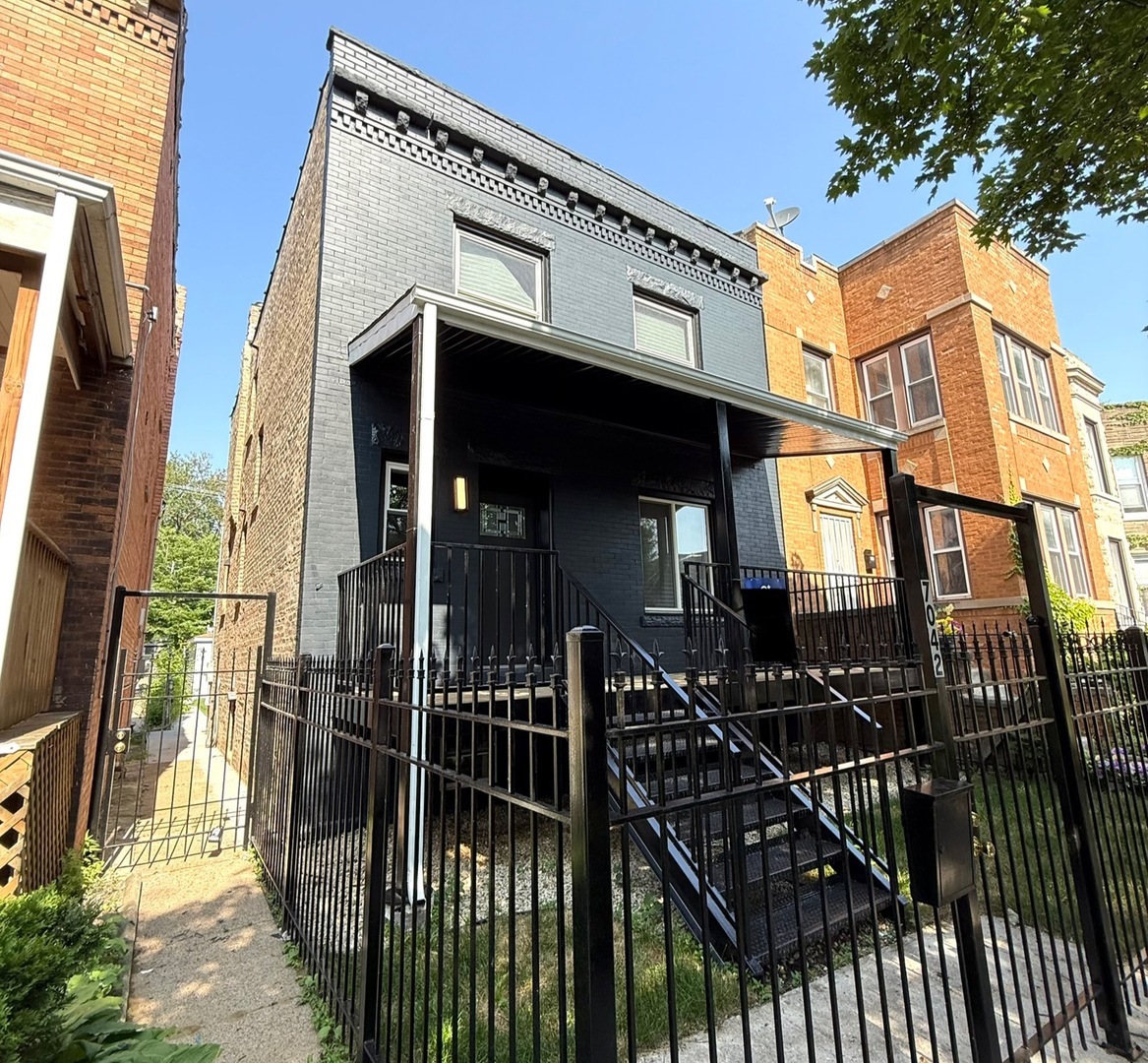 7042 S Eberhart Avenue, Chicago, IL 60637