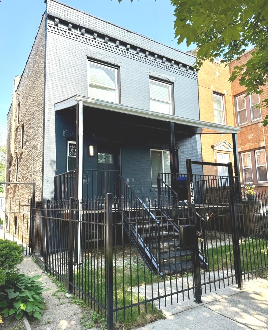 7042 S Eberhart Avenue, Chicago, IL 60637