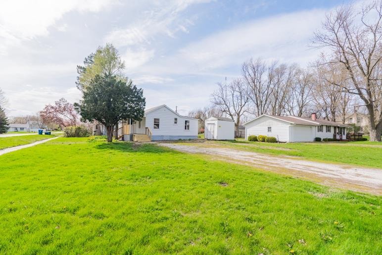 721 E Cemetery Avenue, Chenoa, IL 61726