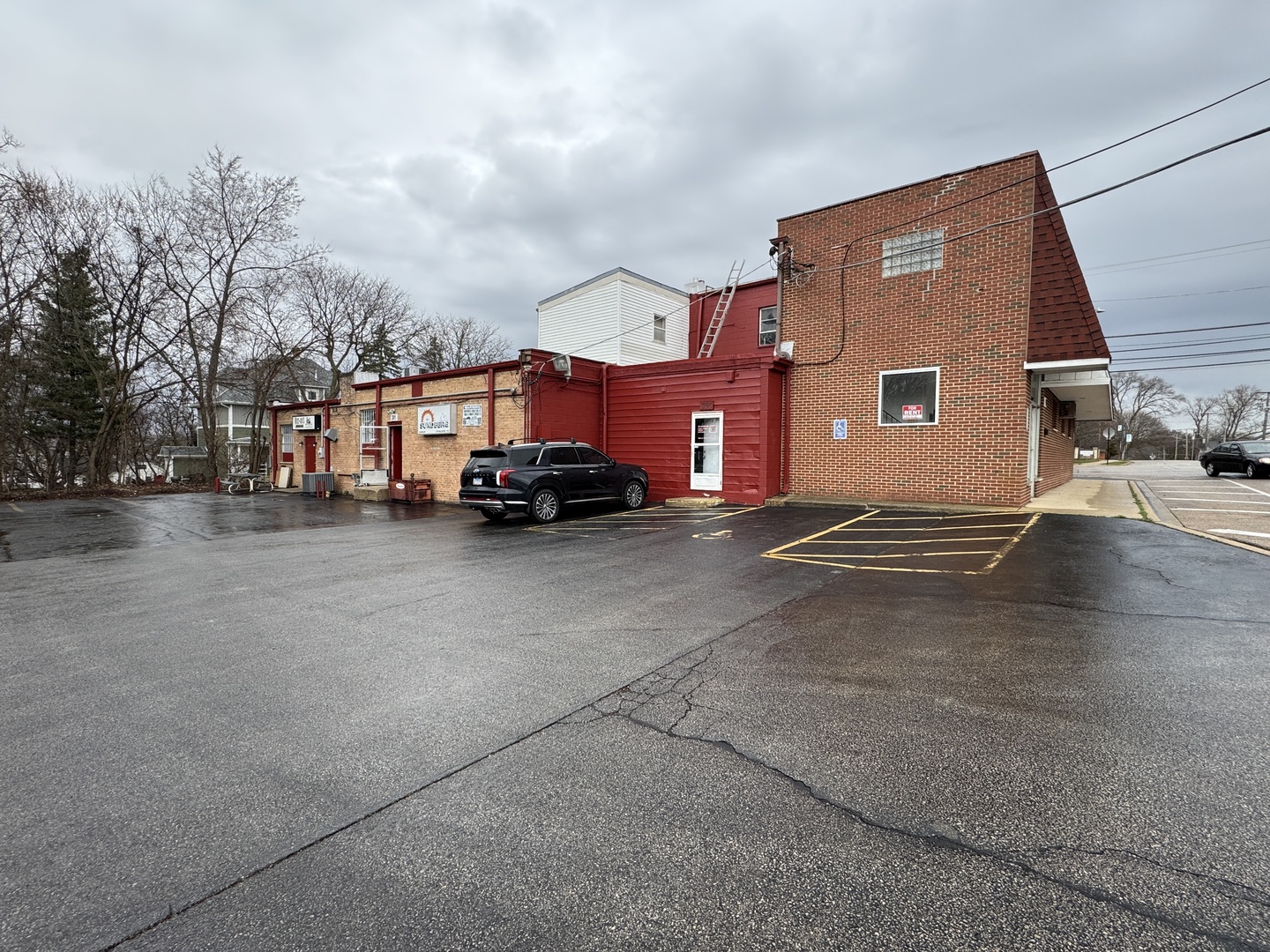 375-395 E State Street, South Elgin, IL 60177