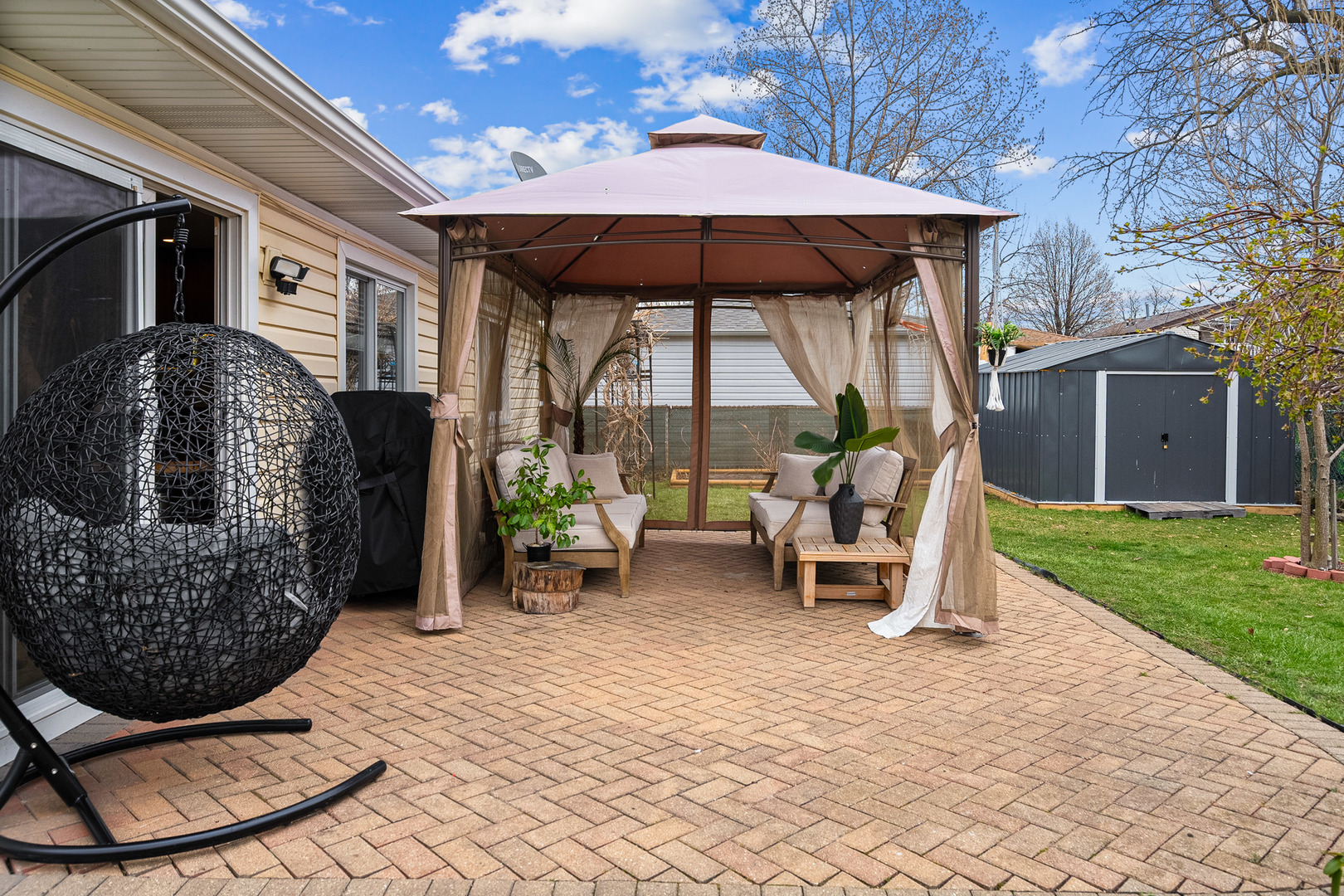 65 W SCHUBERT Avenue, Glendale Heights, IL 60139
