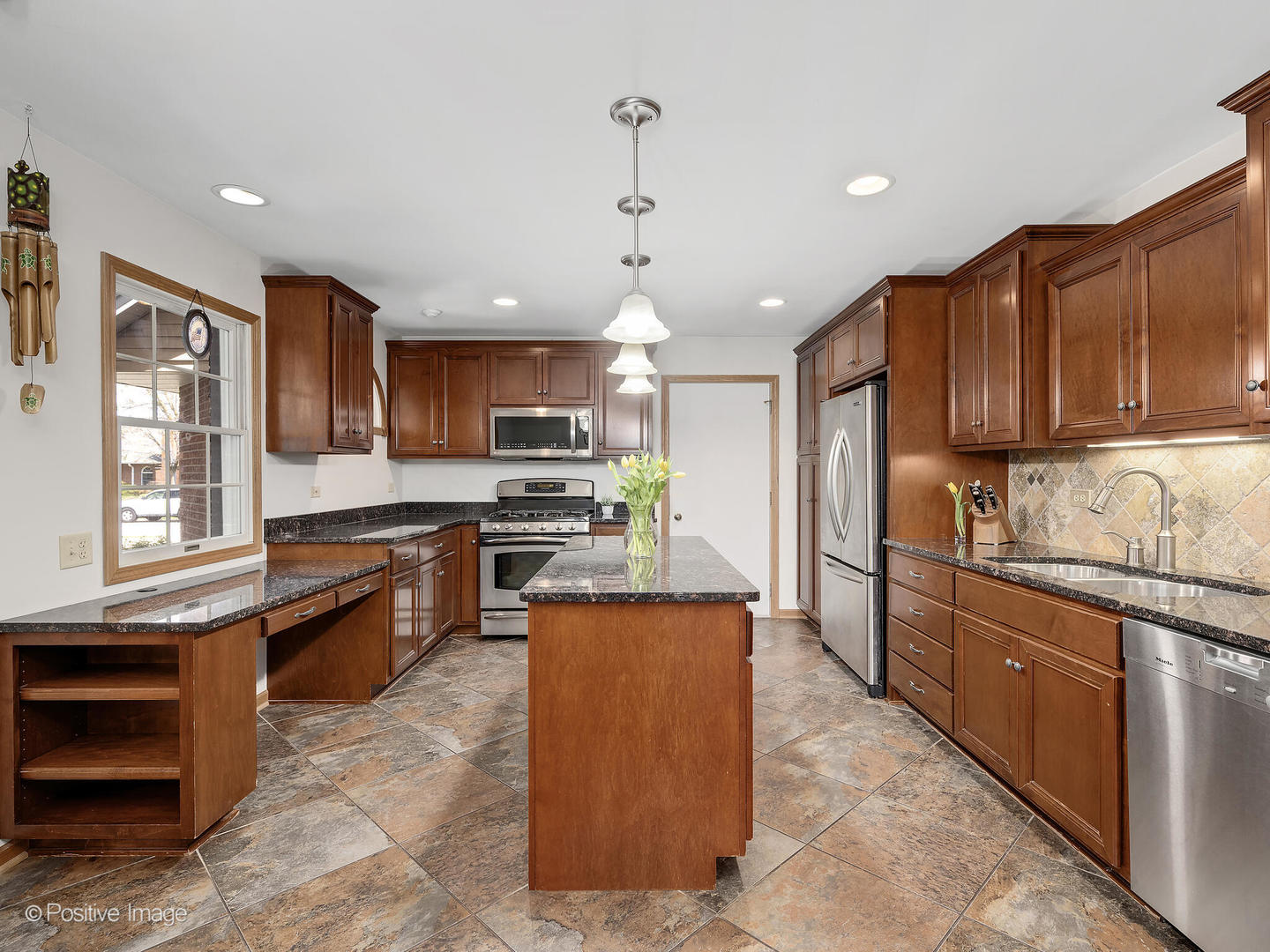 8562 Pearson Drive, Darien, IL 60561