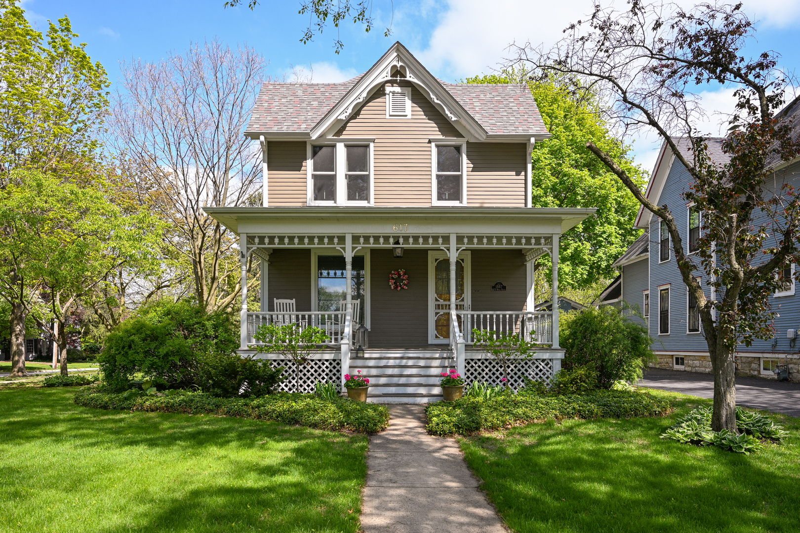617 N West Street, Wheaton, IL 60187