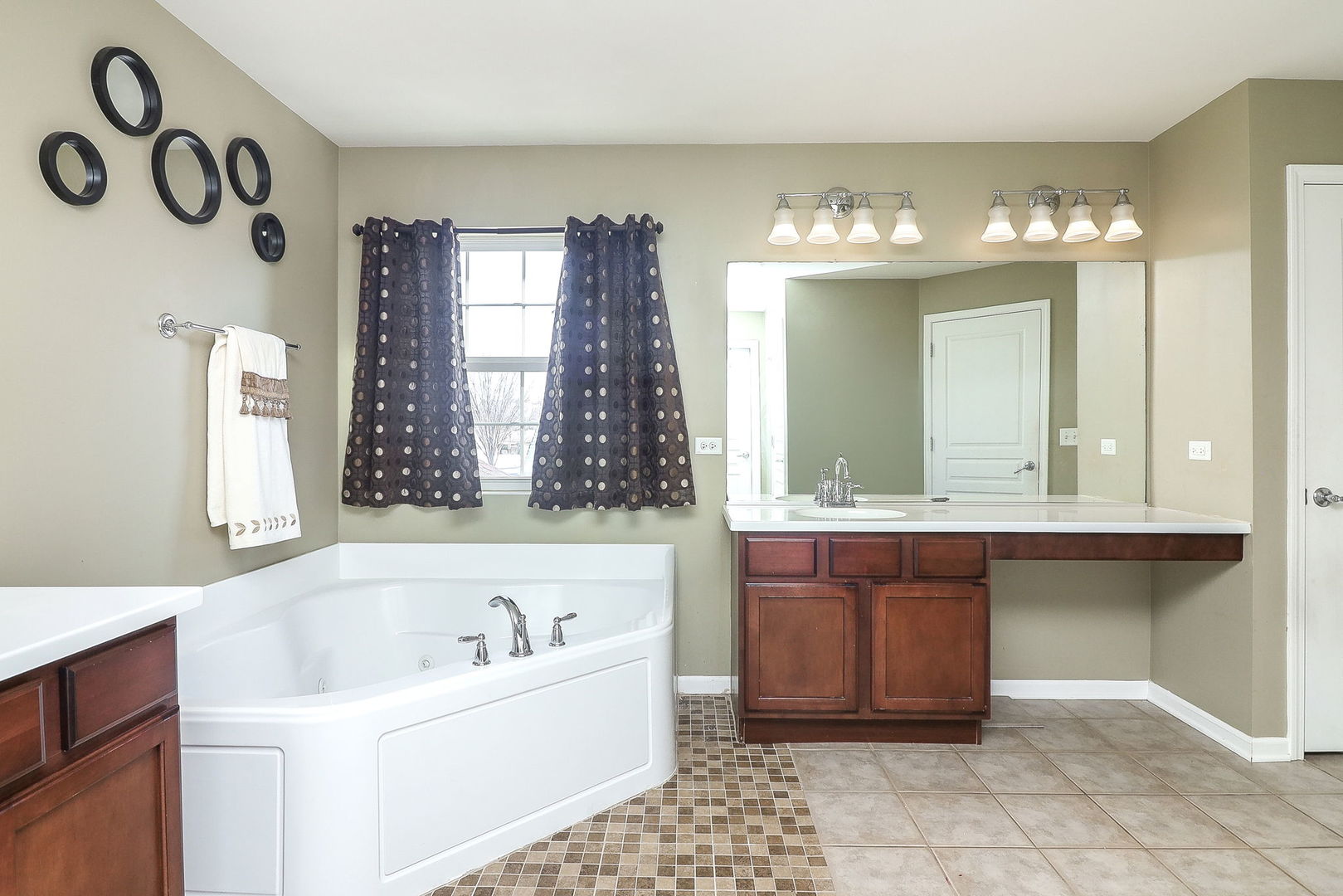 3505 Carlisle Lane, Carpentersville, IL 60110