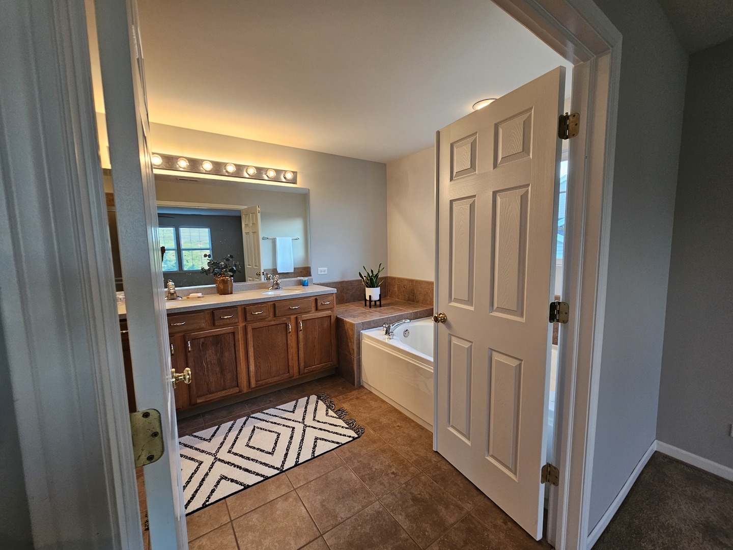 127 Charleston Lane, Gilberts, IL 60136