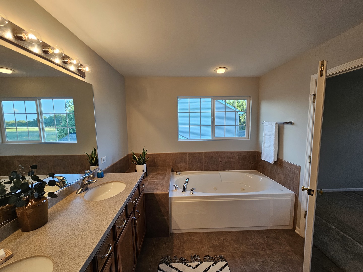 127 Charleston Lane, Gilberts, IL 60136