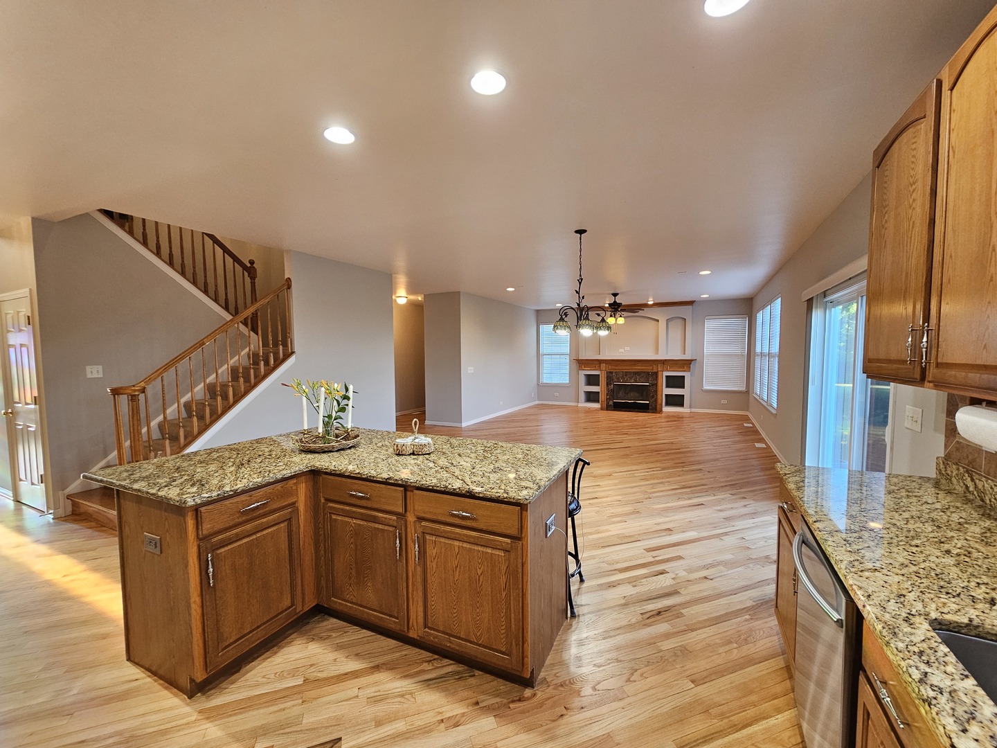 127 Charleston Lane, Gilberts, IL 60136