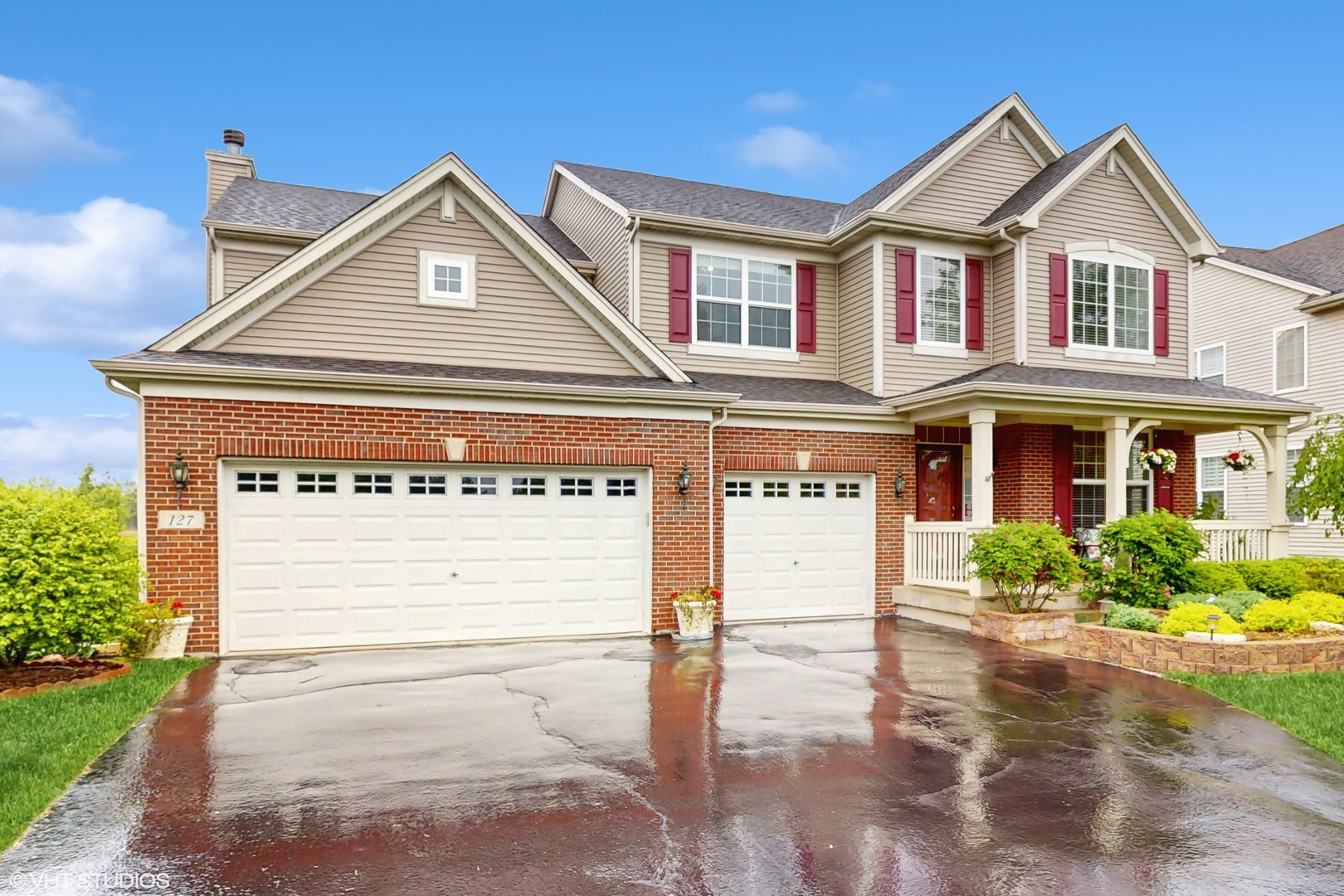 127 Charleston Lane, Gilberts, IL 60136