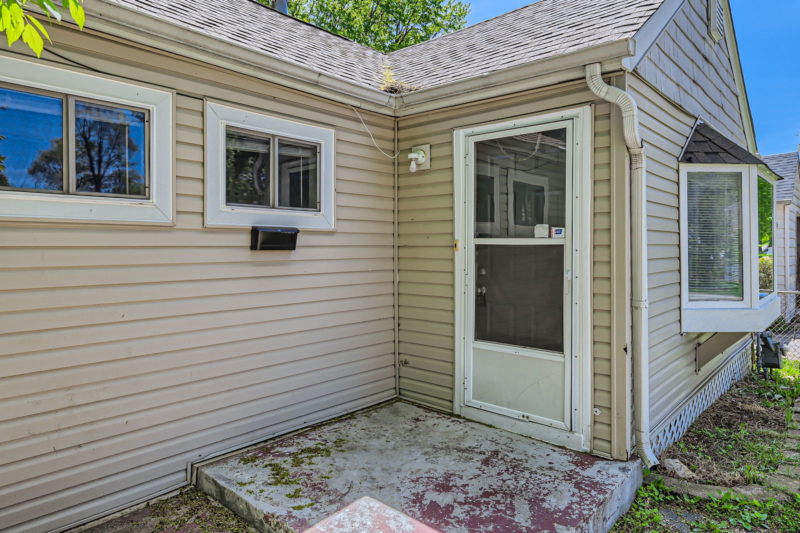 327 Fairlawn Drive, Round Lake Park, IL 60073