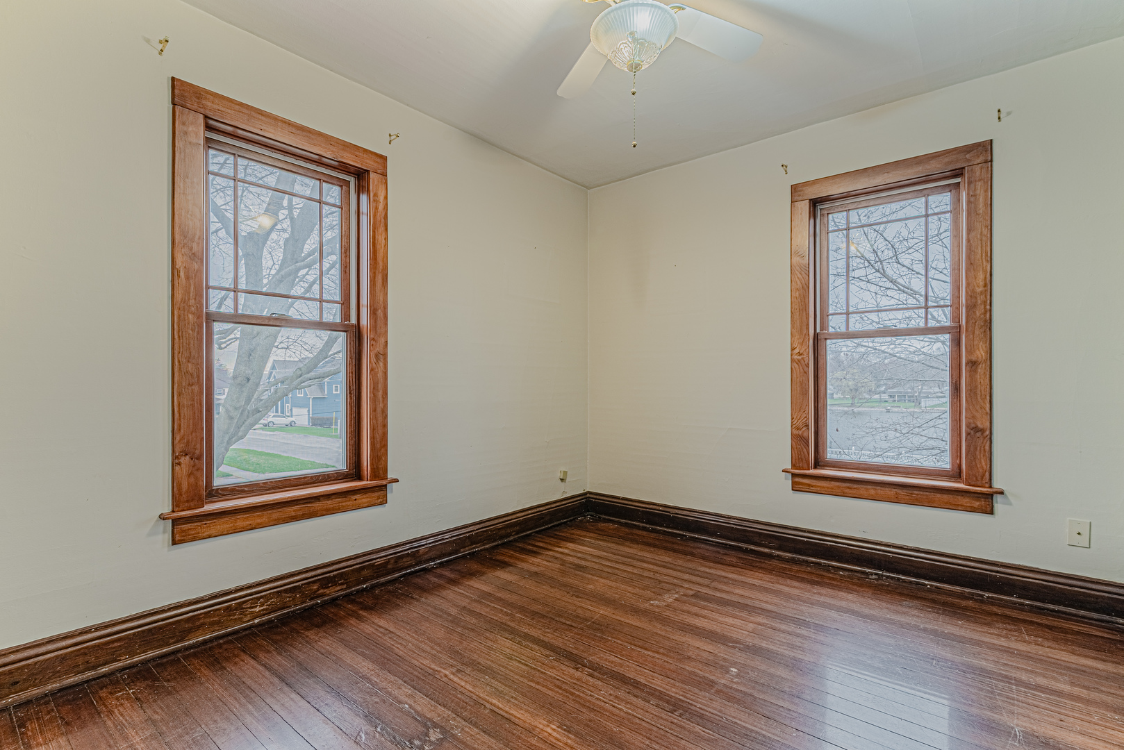 1507 N Riverside Drive, McHenry, IL 60050