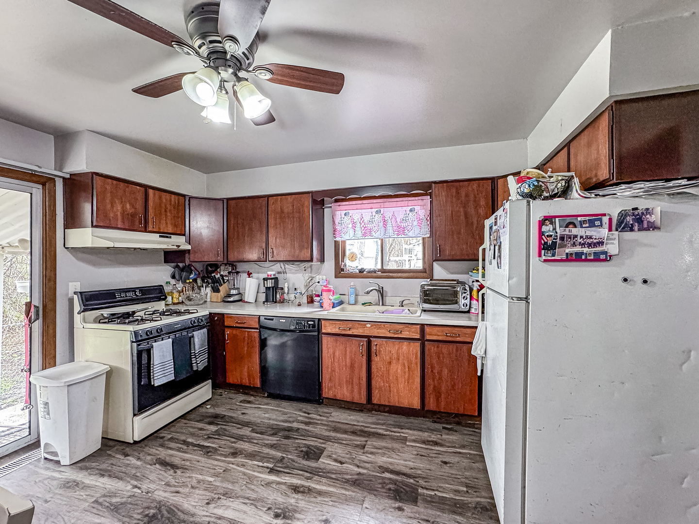 2408 Western Avenue, Waukegan, IL 60085
