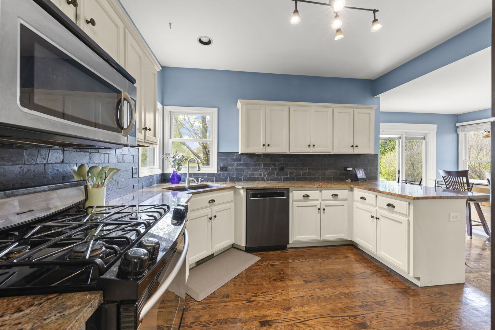 260 Isleview Drive, Oswego, IL 60543
