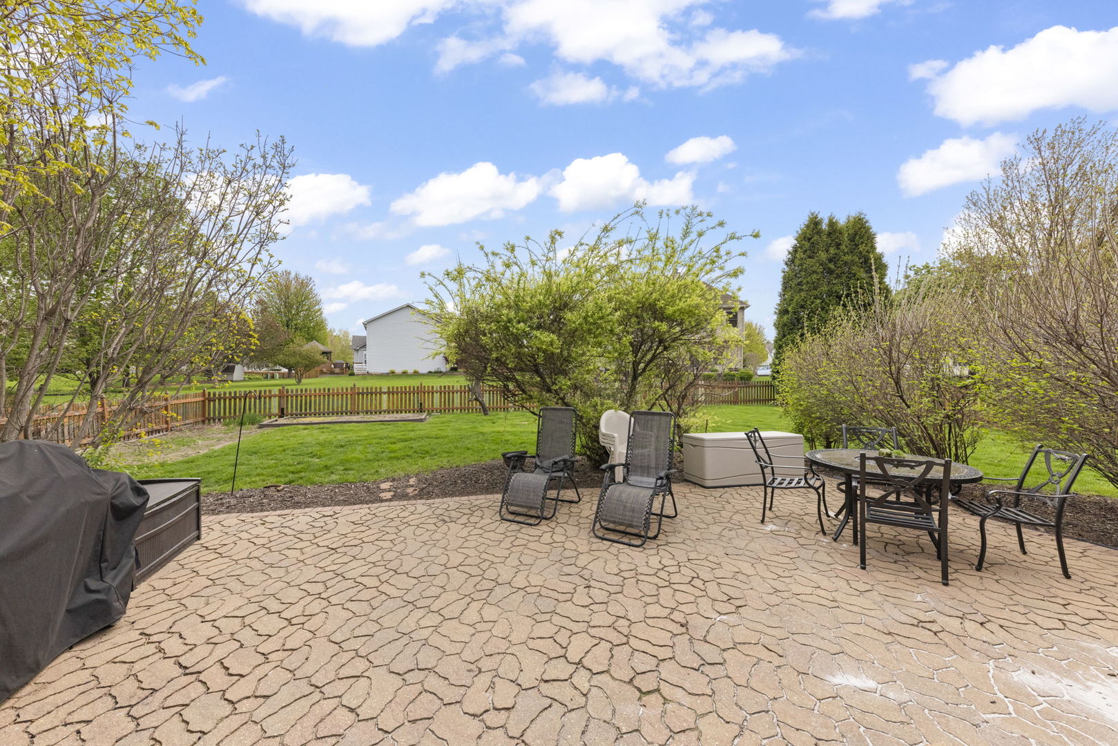 260 Isleview Drive, Oswego, IL 60543
