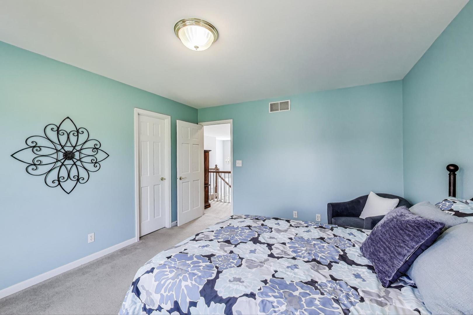39W188 Pauley Square, Geneva, IL 60134