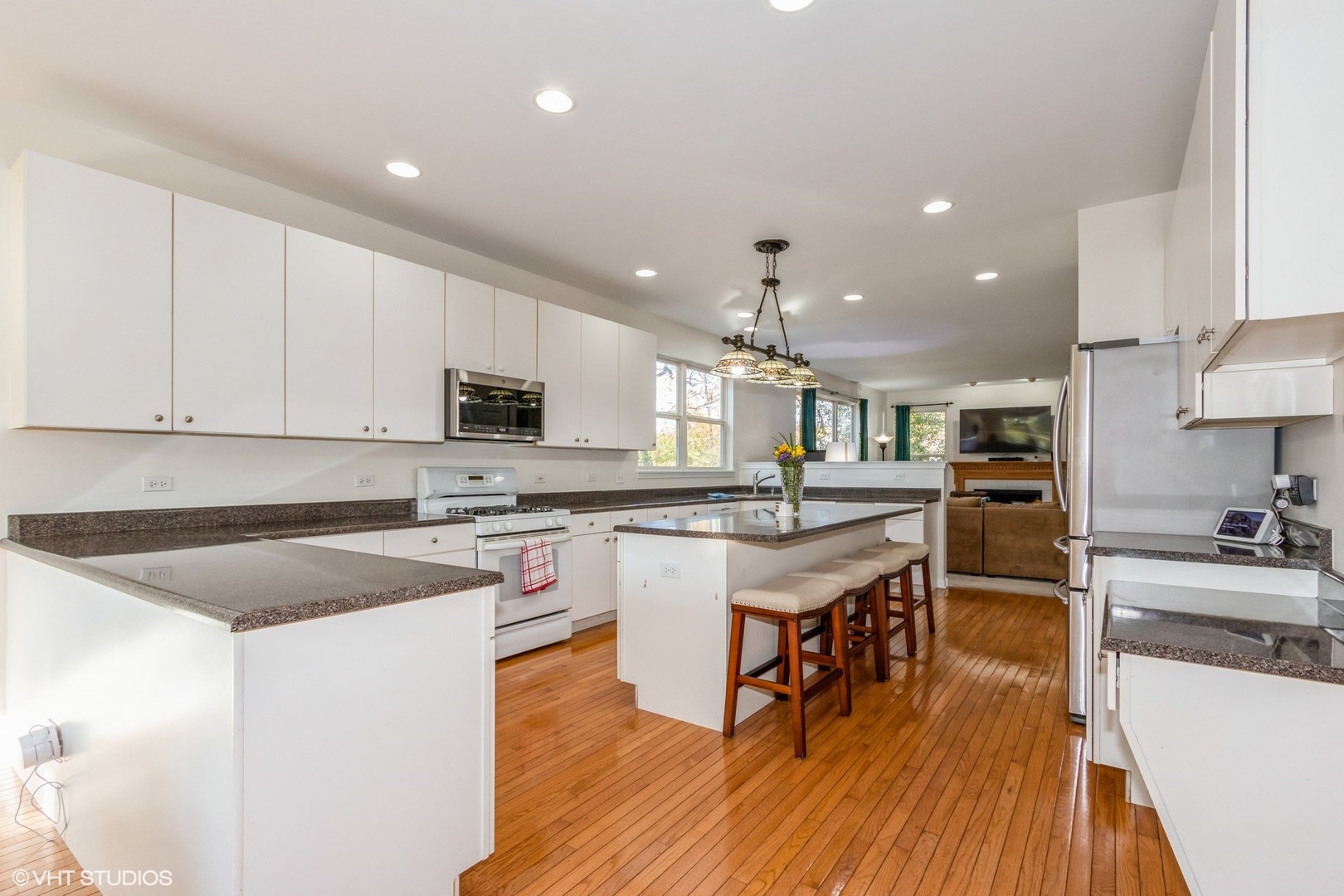 606 Barberry Trail, Fox River Grove, IL 60021