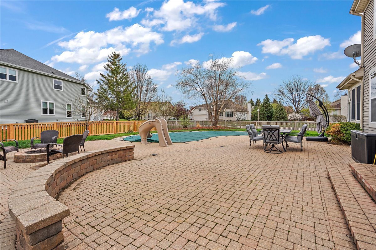 301 Willowbrook Way, Geneva, IL 60134