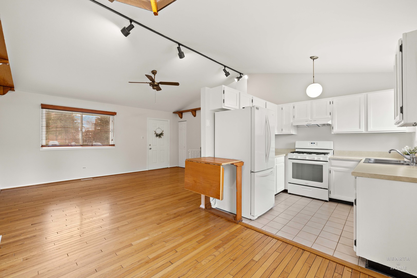 4037 N Bloomington Avenue, Arlington Heights, IL 60004