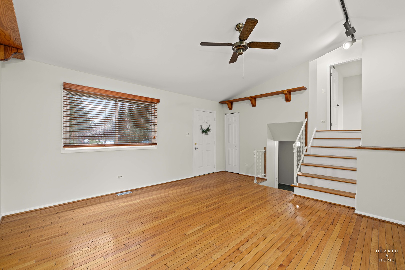 4037 N Bloomington Avenue, Arlington Heights, IL 60004