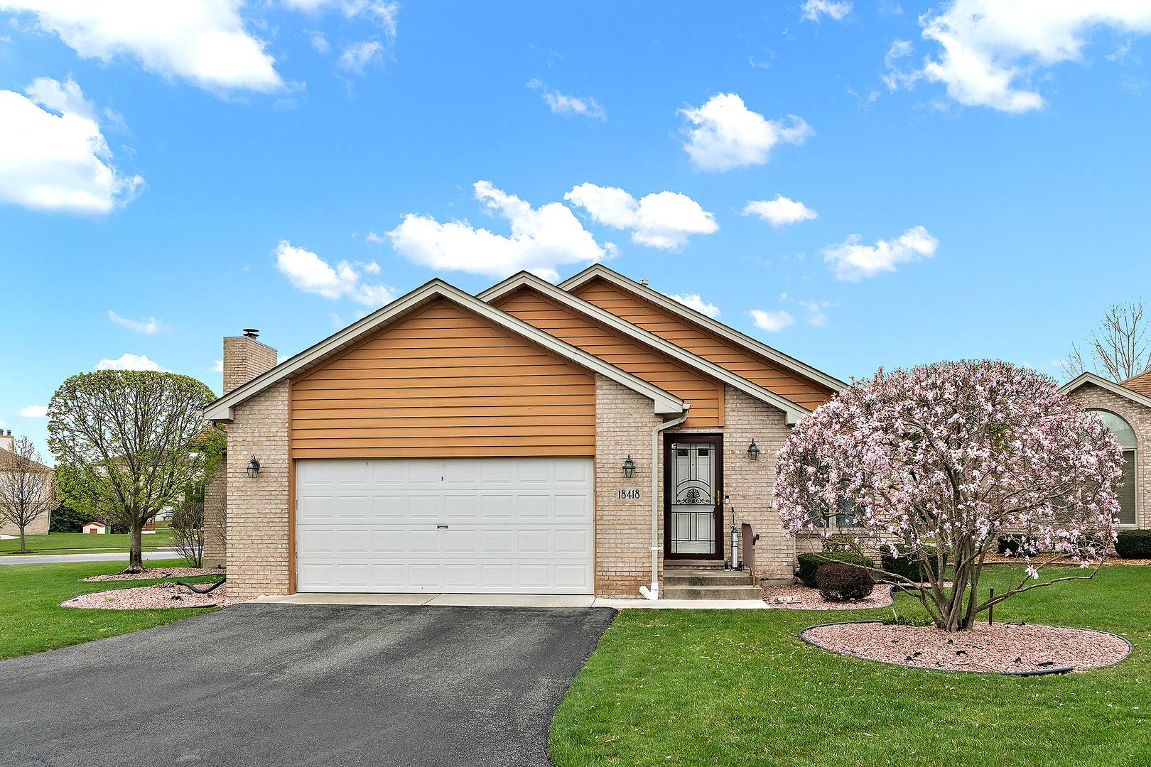18418 Pine Lake Drive, Tinley Park, IL 60477