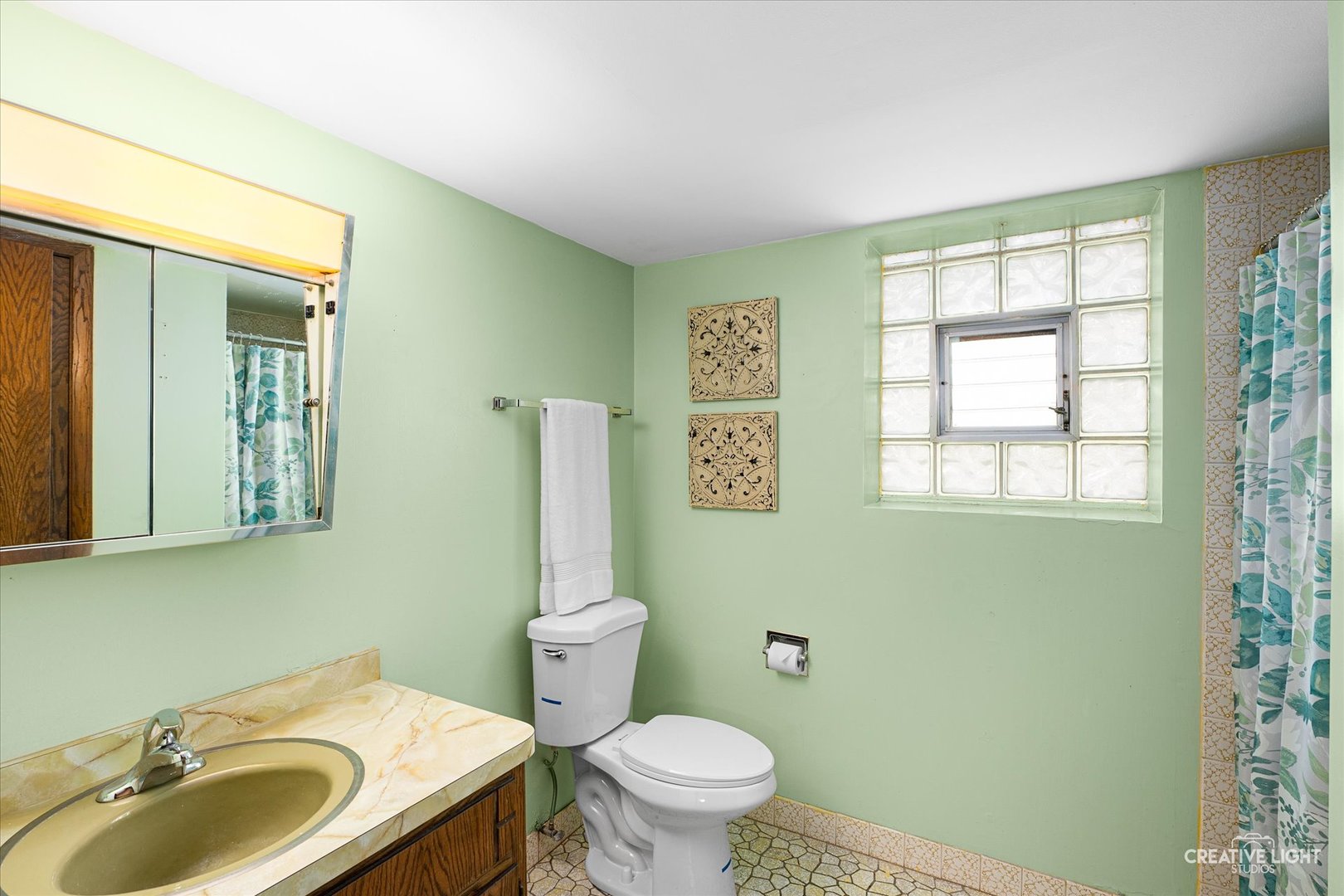 10624 S 83rd Avenue, Palos Hills, IL 60465