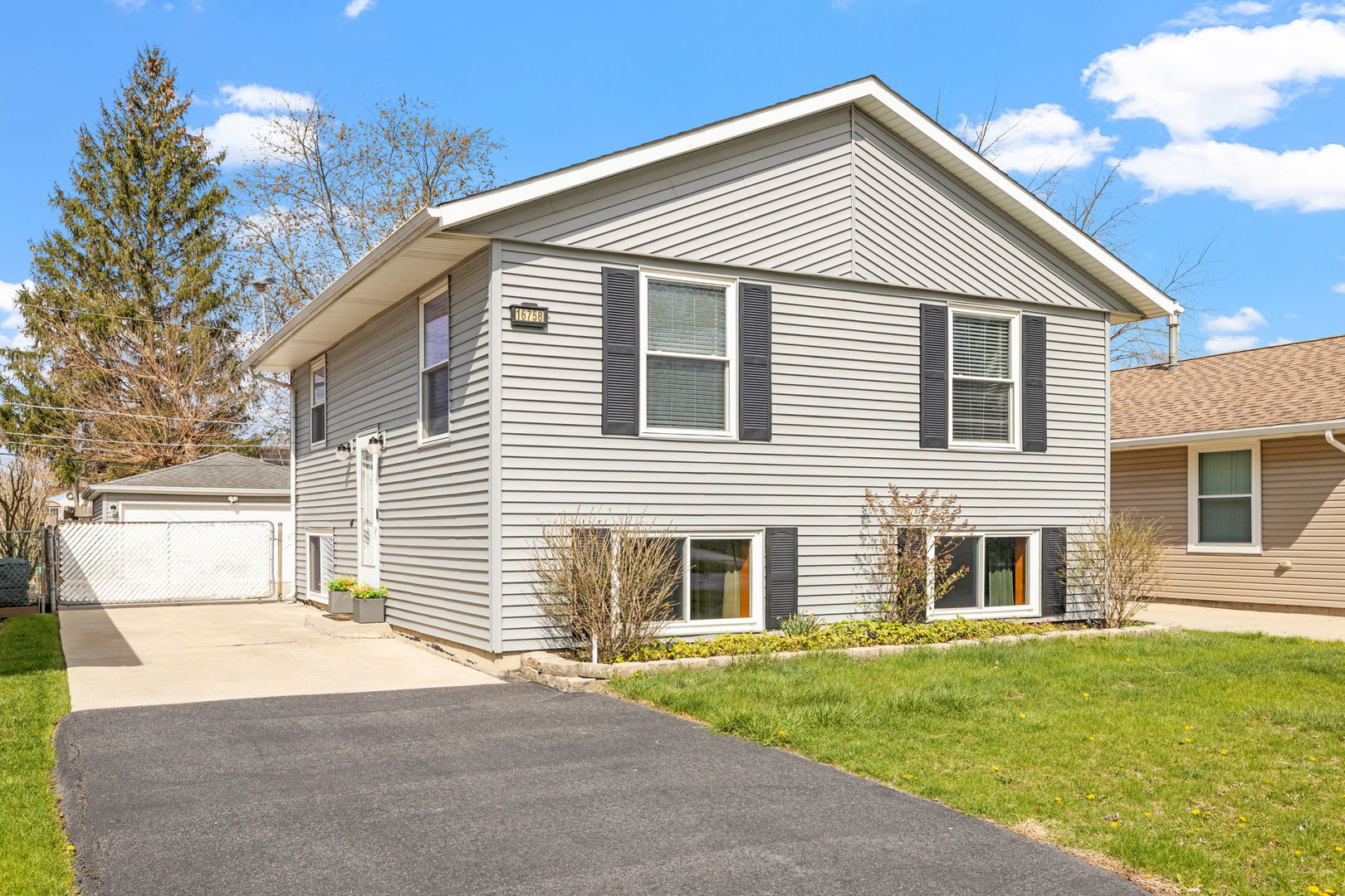 16758 Hilltop Avenue, Orland Hills, IL 60487