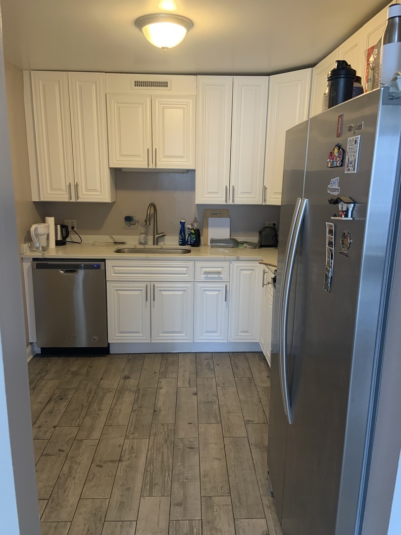 200 N Dearborn Street #2406, Chicago, IL 60601