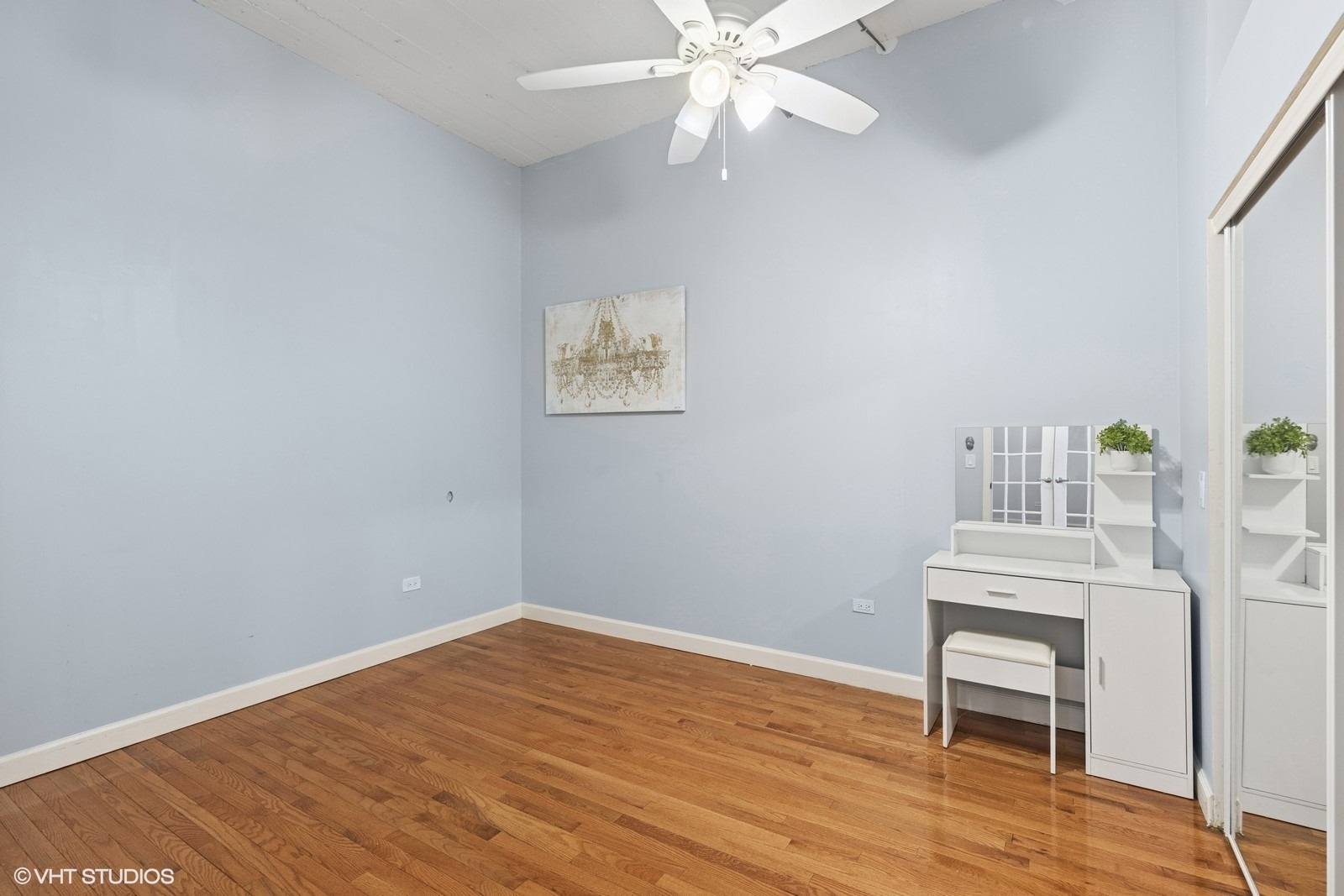 221 E Cullerton Street #517, Chicago, IL 60616