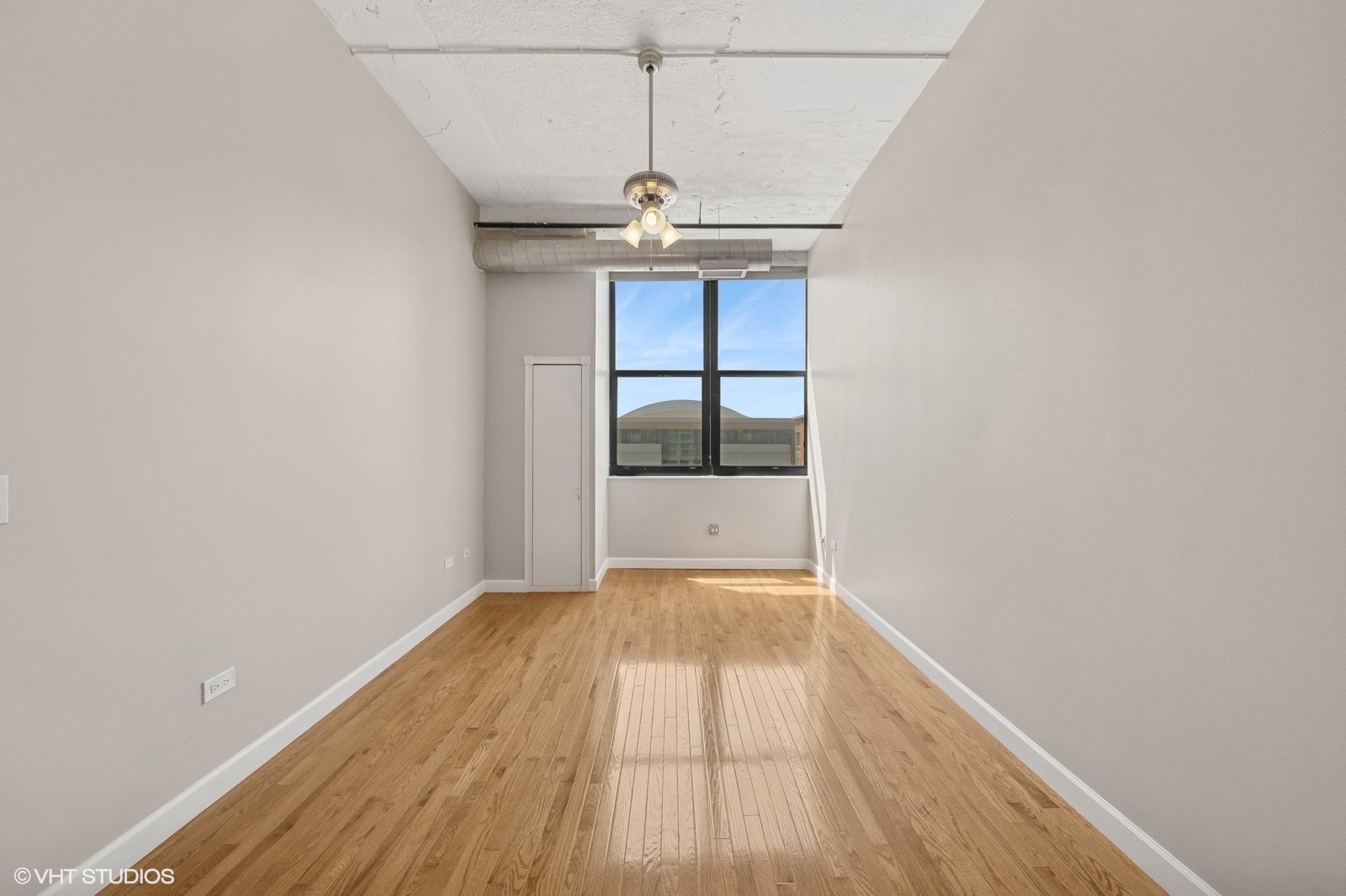 221 E Cullerton Street #517, Chicago, IL 60616