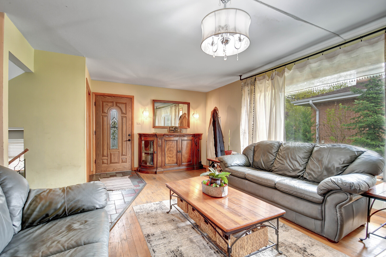 8944 S 85th Court, Hickory Hills, IL 60457