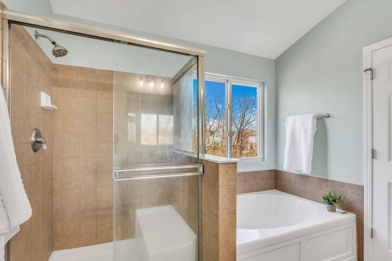 2050 Burr Oak Court, Round Lake, IL 60073