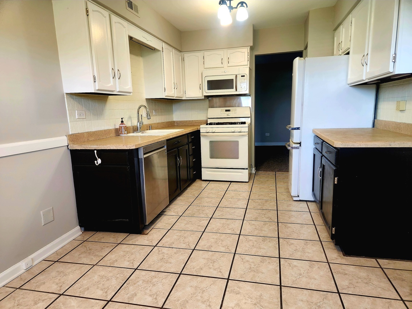 11241 Sycamore Lane #A, Palos Hills, IL 60465
