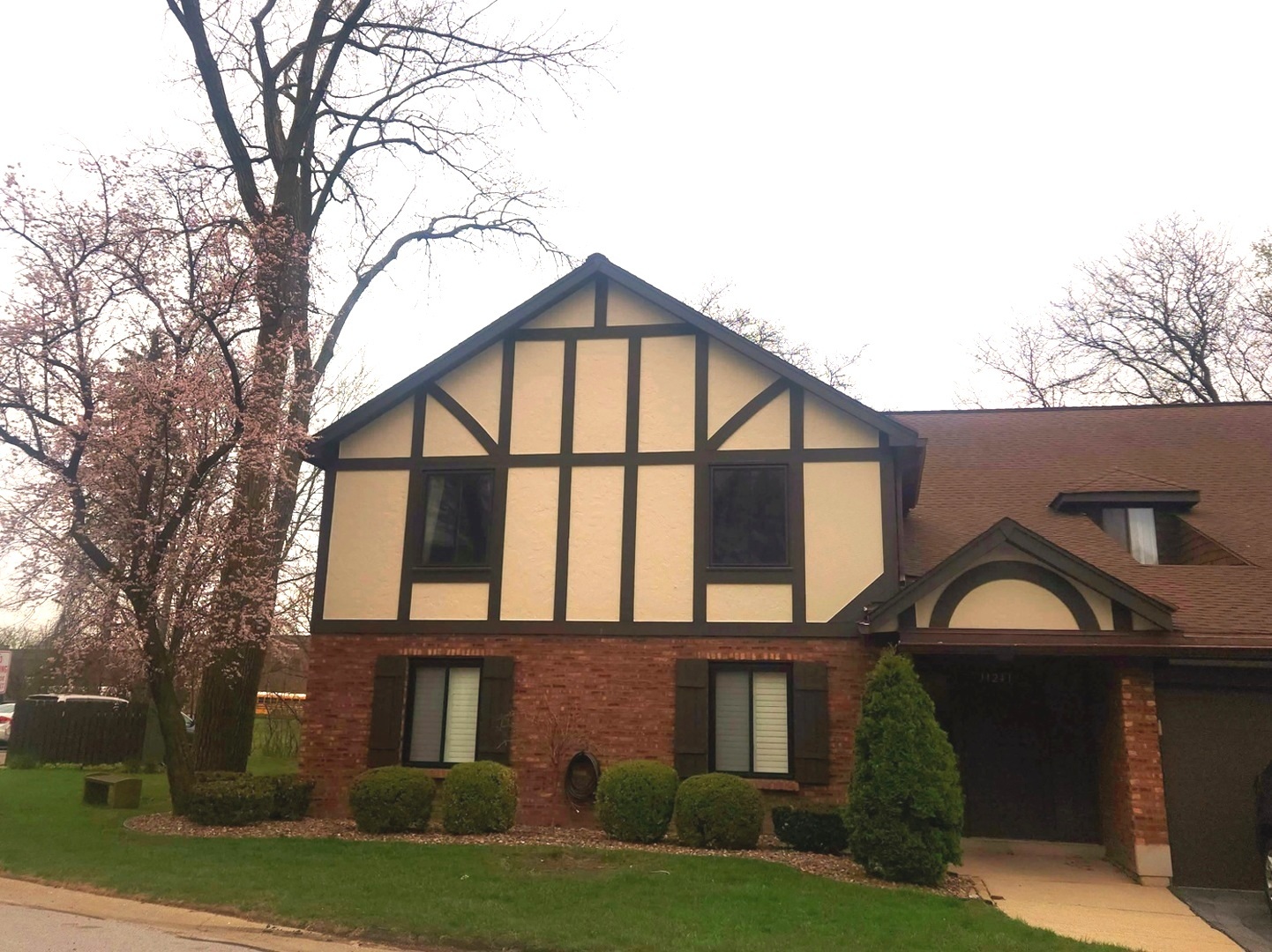 11241 Sycamore Lane #A, Palos Hills, IL 60465