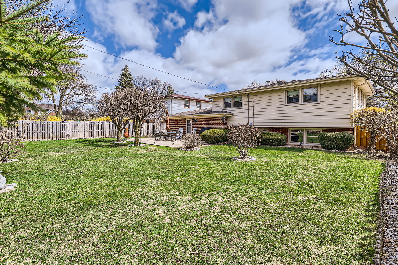 1032 N Drury Lane, Arlington Heights, IL 60004