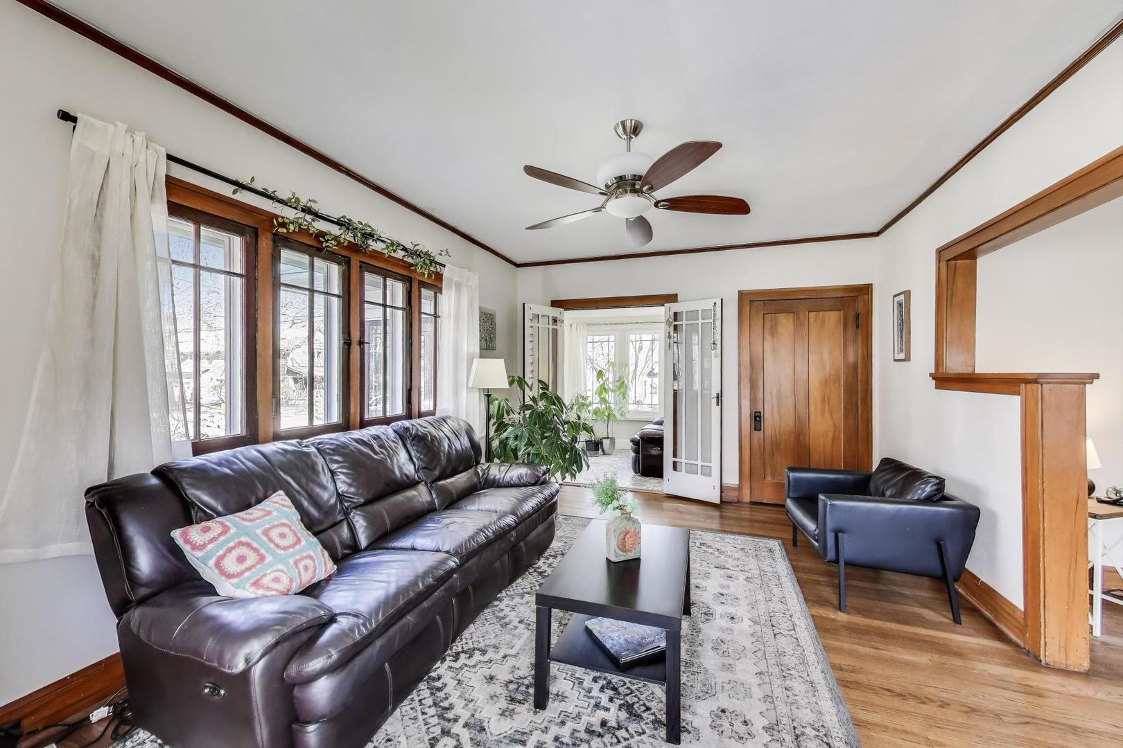 130 3rd Street, Libertyville, IL 60048