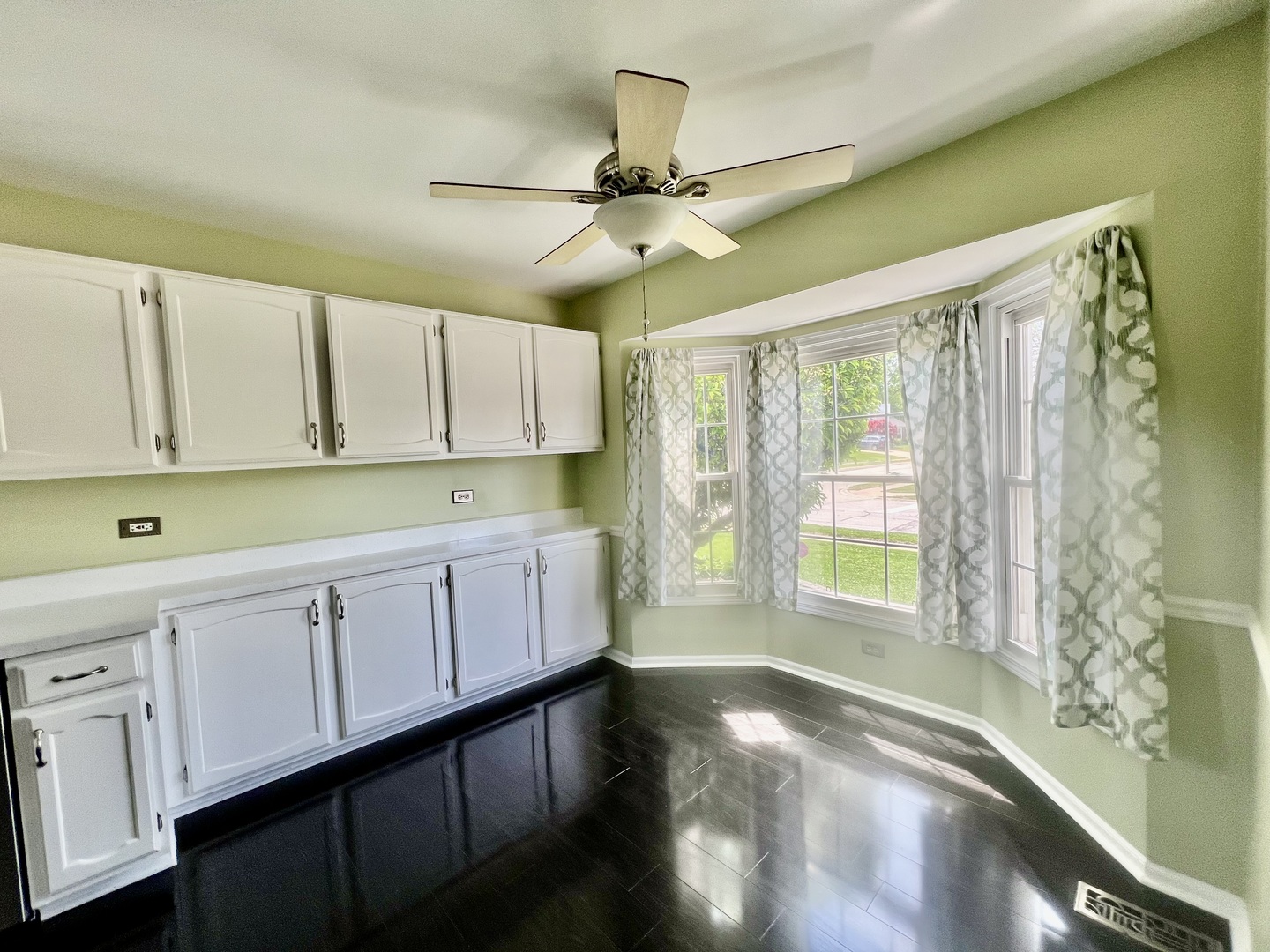 27w280 Churchill Road, Winfield, IL 60190