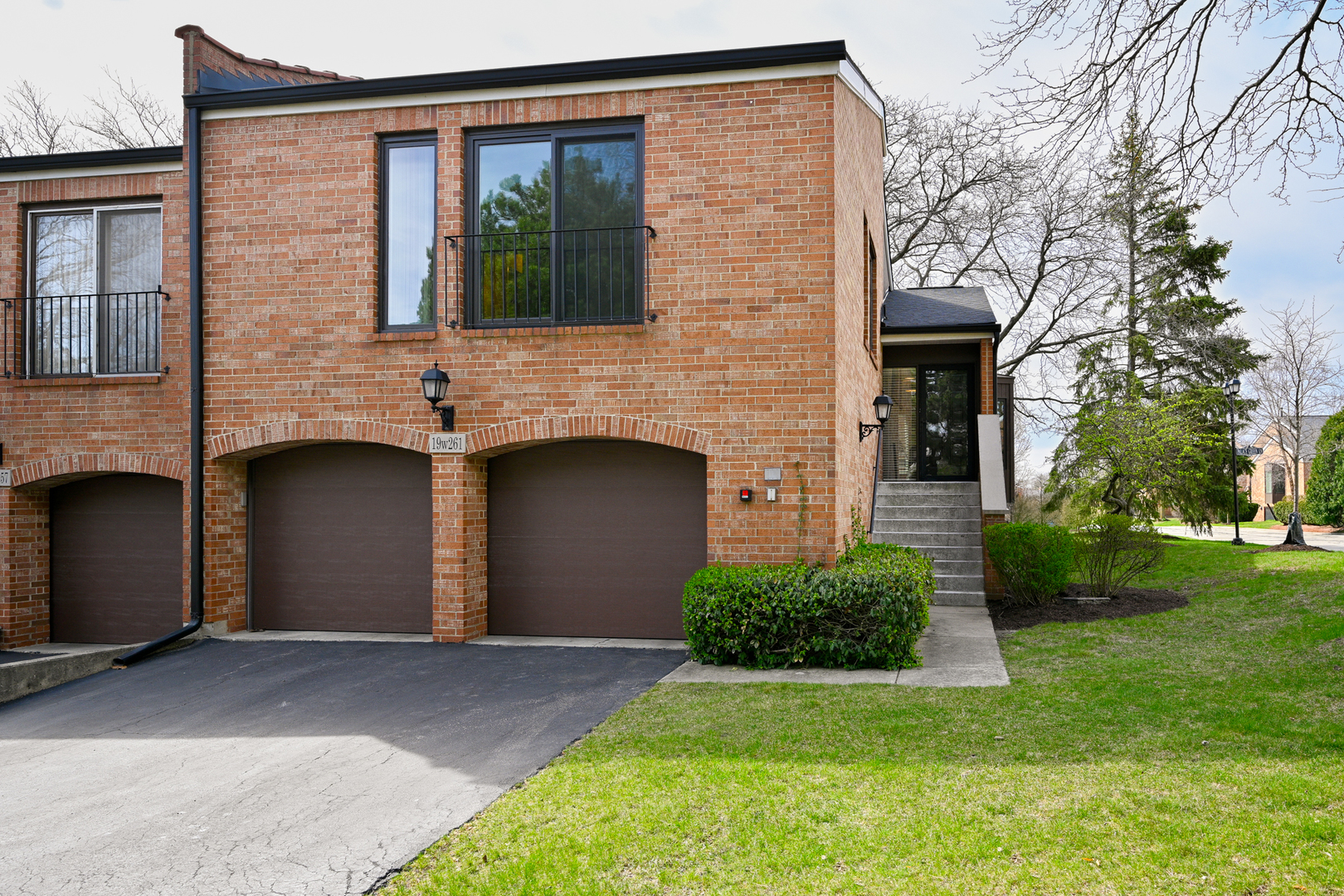 19w261 Gloucester Way Way, Oak Brook, IL 60523