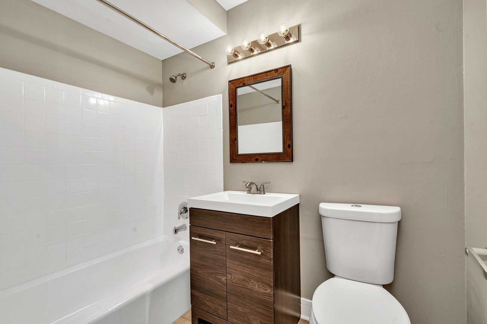 15 Briar Street #22, Glen Ellyn, IL 60137