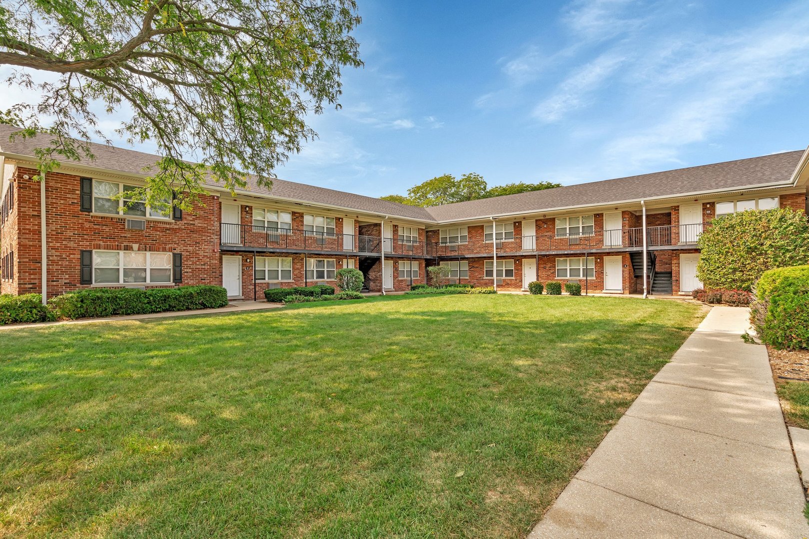 19 Briar Street #01, Glen Ellyn, IL 60137