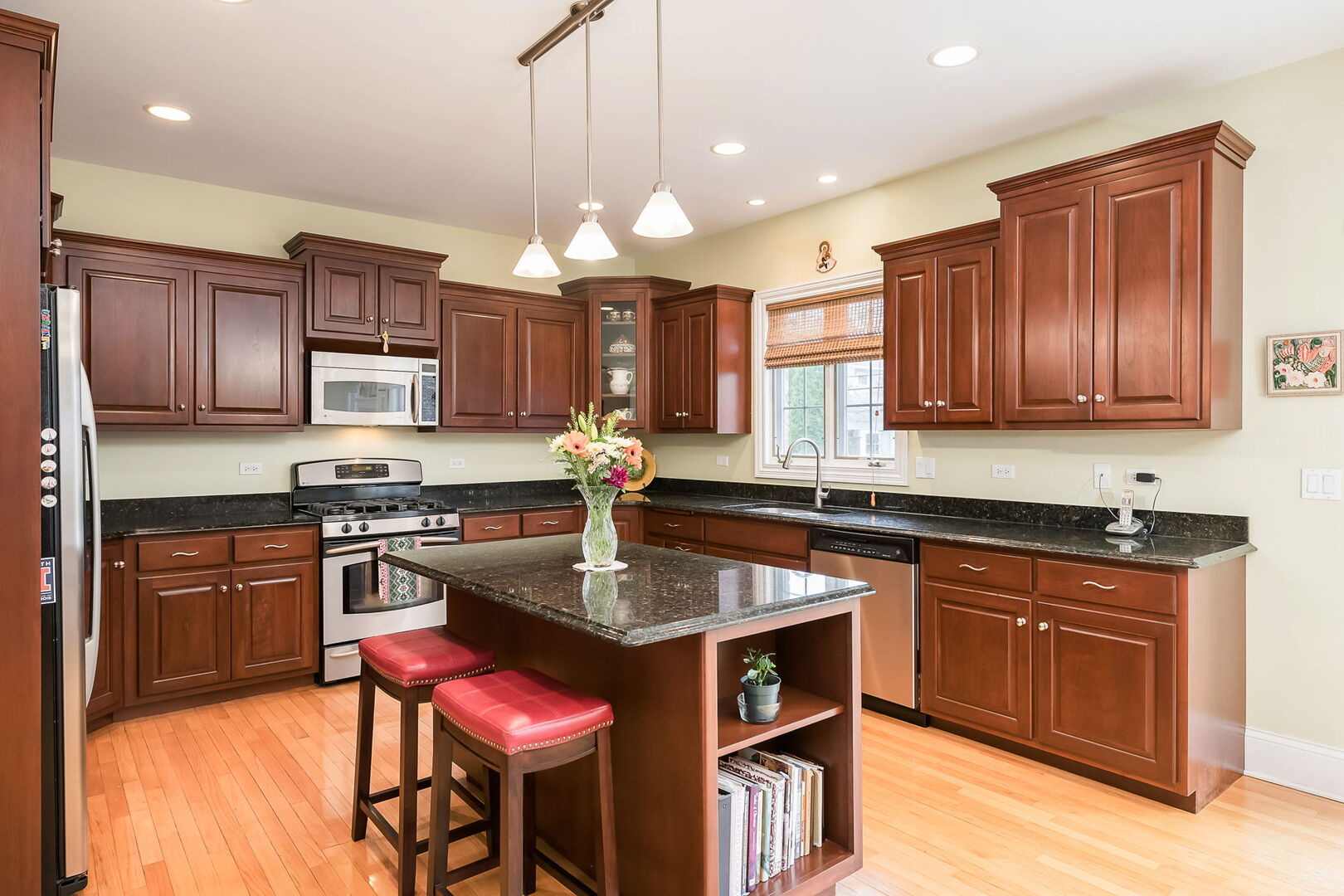 835 S Chatham Avenue, Elmhurst, IL 60126