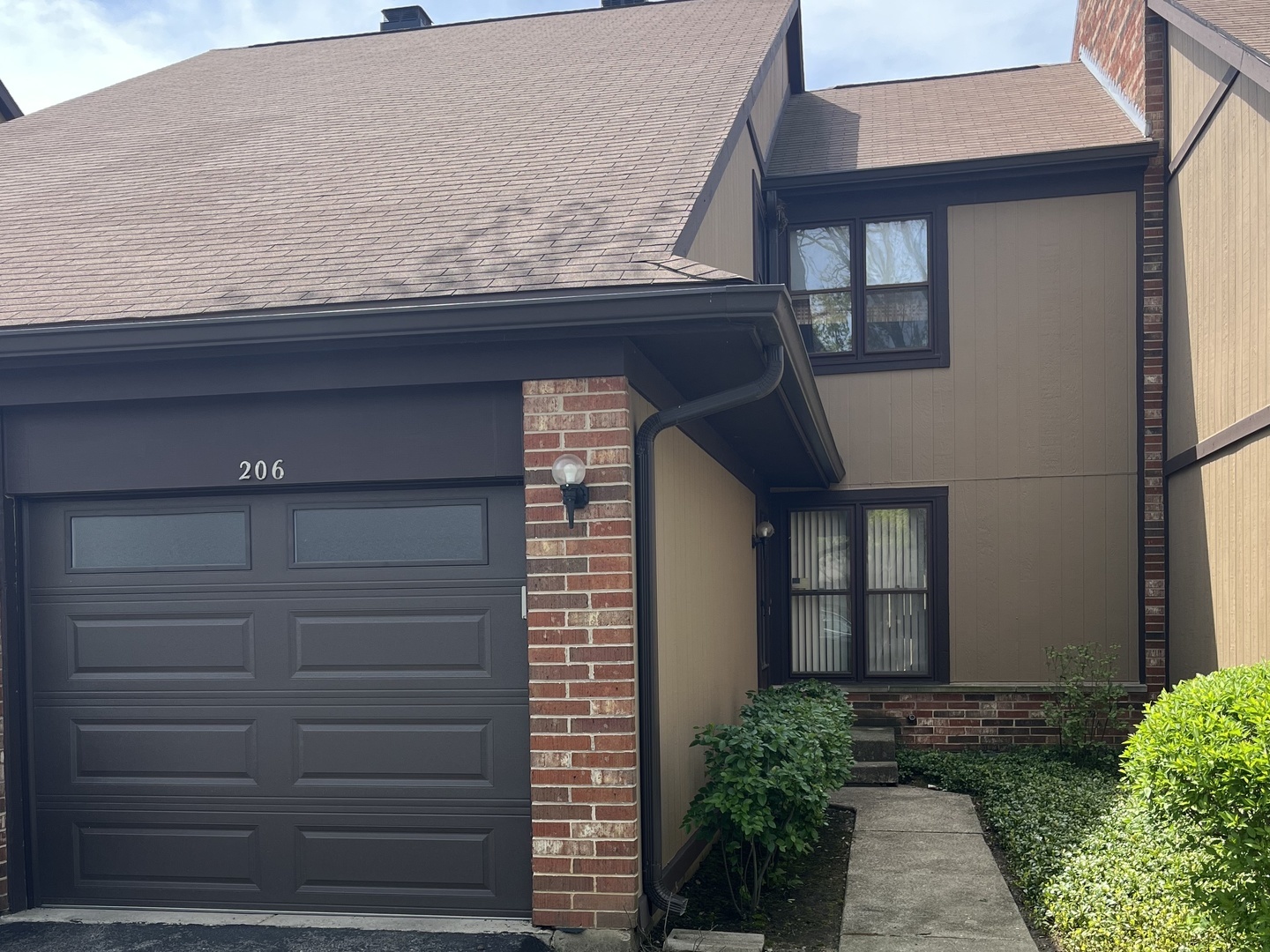 206 Shadowbend Drive, Wheeling, IL 60090