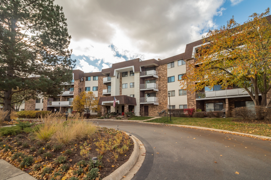 3300 N Carriageway Drive #320, Arlington Heights, IL 60004