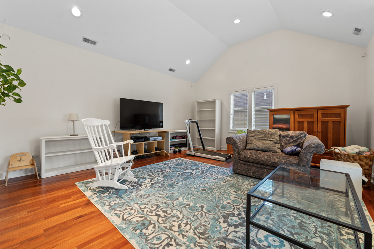 860 Kenton Road, Deerfield, IL 60015