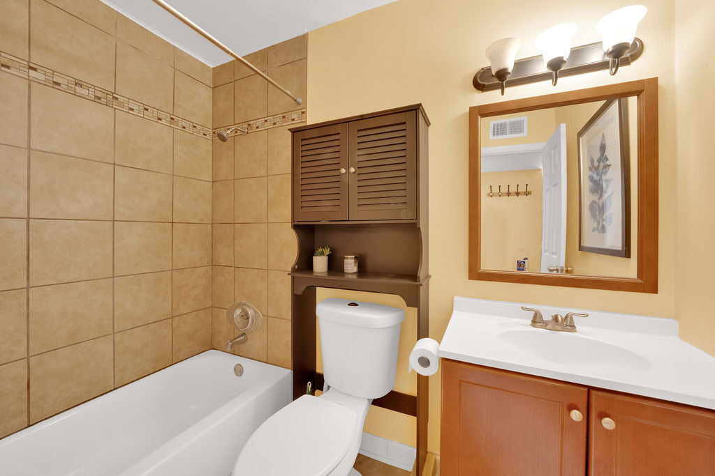 23B Kingery Quarter Avenue #106, Willowbrook, IL 60527